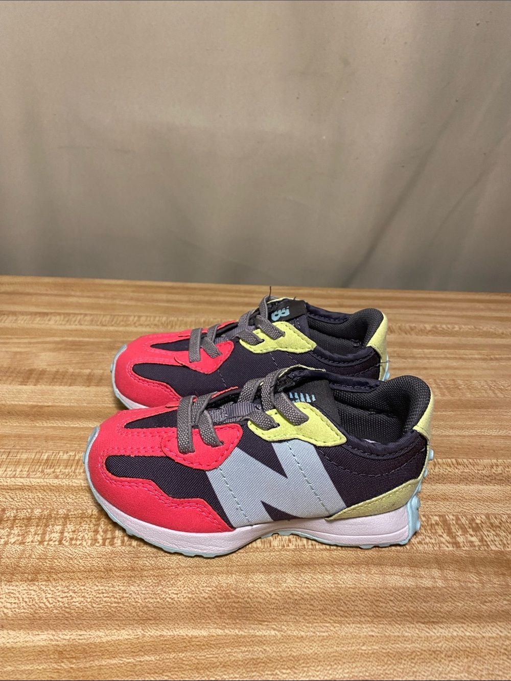 New Balance 327. Baby Toddler Casual Sneakers size 6.